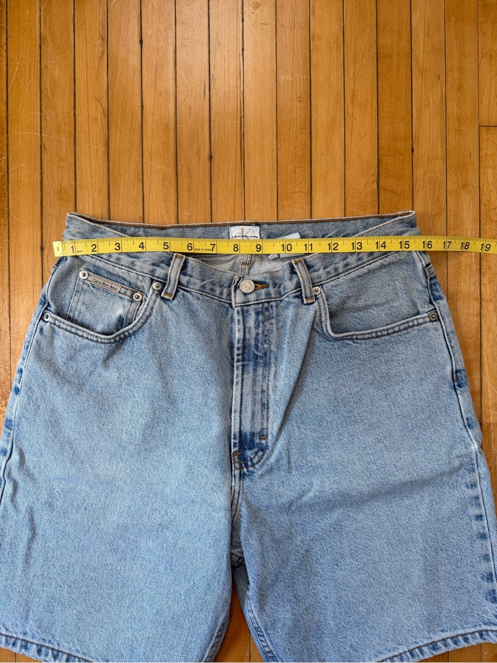 Vintage 90s Calvin Klein Light Wash Jean Shorts Jorts Leather Patch Mens Sz. 33 - Picture 6 of 9